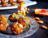 A picture of step 3 of Boondi laddu.