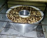 Foto langkah ke 6 dari resep Bolu Coklat Choco Chips.