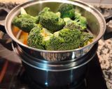 Foto del paso 7 de la receta: Brócoli con patatas y zanahorias al vapor