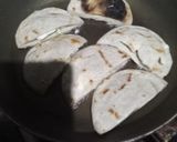 Foto del paso 4 de la receta: Mis tortillitas fav con loroco