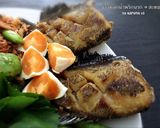 รูปขั้นตอนการทำที่ 1 ของ ข้าวคลุกน้ำพริกนรก & สะตอ