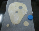 Foto del paso 1 de la receta: Calavera de hojaldre con dulce de leche