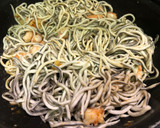 Foto del paso 3 de la receta: Lubina al horno rellena de gulas y langostinos