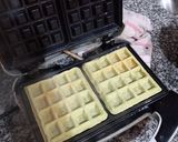 Foto del paso 2 de la receta: Wafles de arvejas con salteado de vegetales
