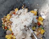 Foto langkah ke 6 dari resep Nasi Goreng Nanas.
