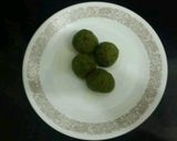 A picture of step 6 of Cheesy spinach bombs.