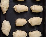 Foto langkah ke 3 dari resep Bolen pisang lilit puff pastry.