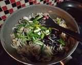 Foto langkah ke 3 dari resep Cha Tauge Ayam Jamur.