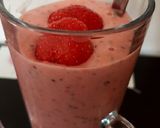 A picture of step 4 of Vanilla & Strawberry Chia Pudding. 😘.