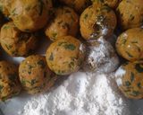 A picture of step 2 of Methi Thepla.
