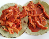 Foto del paso 3 de la receta: Bistec de cerdo en salsa guajillo🐽🌶️