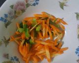 Foto langkah ke 1 dari resep Omelet telur dengan wortel 🍳🥕🍟.