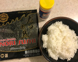 Foto del paso 2 de la receta: Onigiri (Oniguiri) de Panda ~Bolita de Arroz Estilo Japonés~
