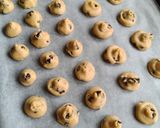 Gambar langkah 3 resipi Biskut Choc Chip.