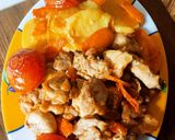 عکس مرحله 1 از دستور فیله ران مرغ با سیبزمینی و هویج
