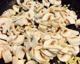 Foto del paso 2 de la receta: Chicken Marsala con Fettuccini pasta