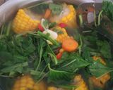Foto langkah ke 4 dari resep Sayur bening bayam, jagung dan wortel.