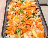 Sült csirke zöldségágyon recept fázis 2 fotója