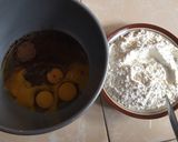 Foto langkah ke 2 dari resep Bolu Karamel/ Sarang Semut.