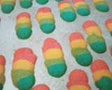 Foto langkah ke 3 dari resep Lidah Kucing Pelangi.