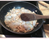 Foto del paso 1 de la receta: Tapa de tortilla de gambas al ajillo con camarones