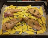 Foto del passaggio 1 della ricetta Pollo con patate al forno
