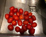 Foto del paso 1 de la receta: Ensalada de tomates perita con queso fresco