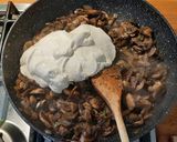 Gombás ragu alatt sült sajtos hús recept fázis 2 fotója