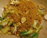 Foto langkah ke 6 dari resep Bihun Goreng Jawa.