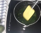 A picture of step 6 of Raw Mango cheese cake...No bake.
