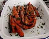 Mézes-mustáros tarja sült répával és bulgurral recept fázis 2 fotója