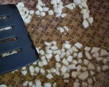 Foto del paso 4 de la receta: Habas tiernas salteadas con ajo 🫛🫒🧄🧂