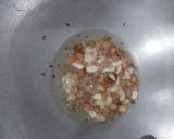 रवा उपमा (स्ट्रीट स्टाइल) (Rava upma / street style recipe in hindi) रेसिपी चरण 3 फोटो