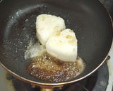 A picture of step 5 of Sauteed rice ball, with oil and soy sauce.