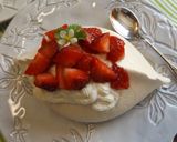 Foto del paso 6 de la receta Barquitas de merengue rellenas de crema de ricota y fresas