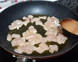 Foto del paso 2 de la receta: Pechuga de pollo con verduras al cabrales