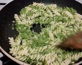 Foto langkah ke 5 dari resep Fusilli dengan Pesto Bayam.