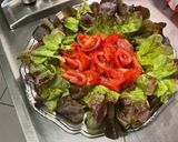 Une image de l'étape 5 de Salade feuille de chêne aux tomates, mozzarella et persil.