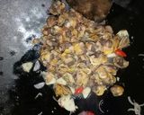 Foto langkah ke 3 dari resep Tumis Kerang Tahu Lada Hitam.