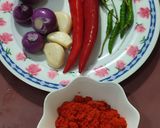 Gambar langkah 1 resipi Sambal Ikan Mackerel Tin.