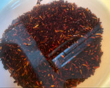 Foto del paso 1 de la receta: Poke de salmón picante con arroz venere