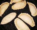 Foto del paso 6 de la receta: Empanadas de cerdo agridulces con masa criolla