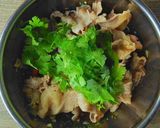 Foto langkah ke 2 dari resep Indomie Cilantro Beef.