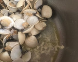 Foto del paso 5 de la receta: Pasta con salsa de anacardos y cebolla tierna, y almejas al ajillo. Vegetariana 🌱 o no