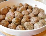 Foto langkah ke 3 dari resep Swedish meatballs.