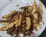 Foto del paso 2 de la receta: Patatas fritas encebolladas y croquetas