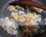 รูปขั้นตอนการทำที่ 2 ของ ข้าวผัดกะปิใส่ไข่