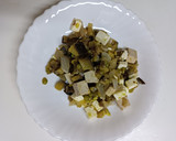 Foto del paso 3 de la receta: Berenjena con tofu, aguacate, guisantes y feta