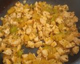 Foto del paso 3 de la receta: Pollo con batata y zapallito