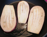 Foto del paso 1 de la receta: Rollitos de berenjena relleno de jamón y queso